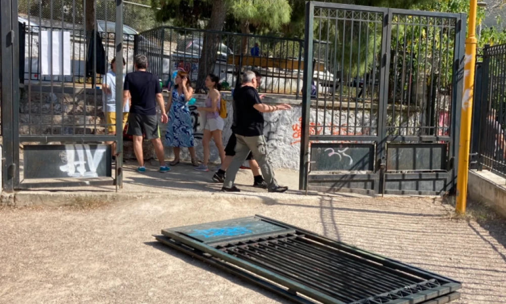Αθήνα: Διαμαρτυρία από γονείς δημοτικών σχολείων της Νεάπολης και των Εξαρχείων